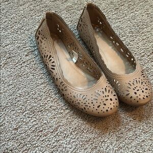 Elegant Tan Women's Flats